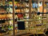 Triki supermarketów, aby sprzedaż, handel był większy Lady sklepowe i wózek