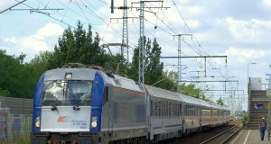 PKP, czyli Polskie Koleje Państwowe – kiedy powstały? Co wiemy o PKP? Pociąg PKP intercity