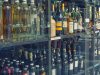 Dlaczego znikają sklepy całodobowe? Miasta zamykają sklepy czynne także nocą – jaki jest powód? sklep z winem
