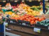 Tesco, jak długo na polskim rynku? Dlaczego Polacy lubią kupować w Tesco? warzywa w supermarkecie